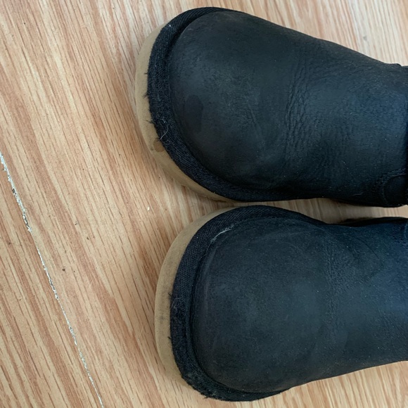 Ugg | Kensington Shearling Boots | Girls 13 - Picture 6 of 10
